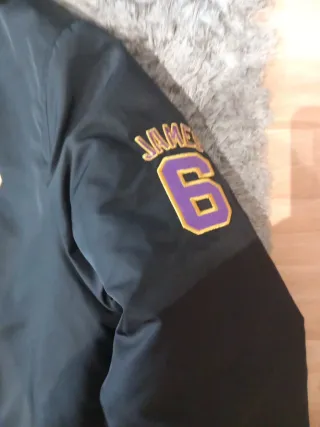 Cazadora NBA Lakers Negra y Morada