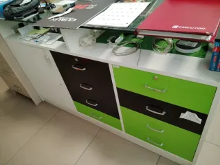 Mostrador cristal y madera blanco