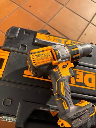 ATORNILLADOR TALADRO DE PERCUSIÓN DEWALT DCD 995