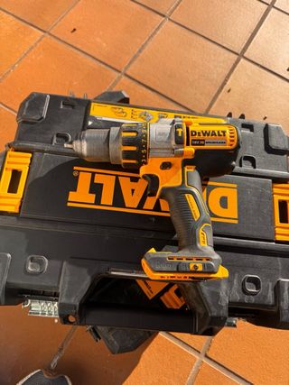 ATORNILLADOR TALADRO DE PERCUSIÓN DEWALT DCD 995