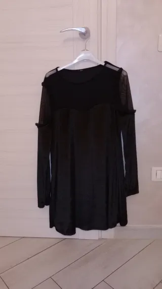 Vestito nero Tezenis con maniche in tulle