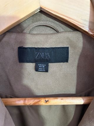 Cazadora ante ZARA beige Talla S oversize.