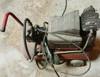 Compresor de aire rojo