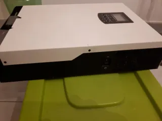 Vendo inverter ibrido Voltronic 4 kW 48 volt.