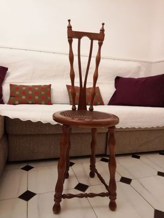 Silla de madera clásica estilo vintage
