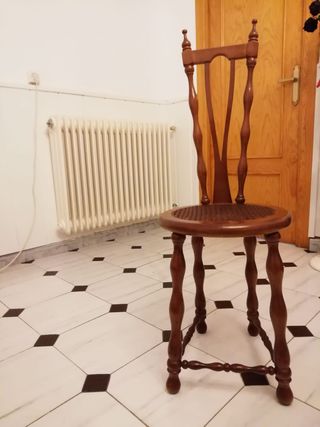 Silla de madera clásica estilo vintage