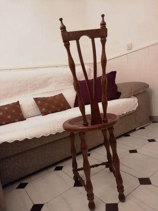 Silla de madera clásica estilo vintage