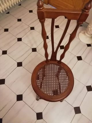 Silla de madera clásica estilo vintage
