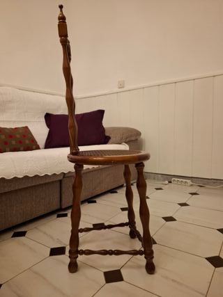Silla de madera clásica estilo vintage