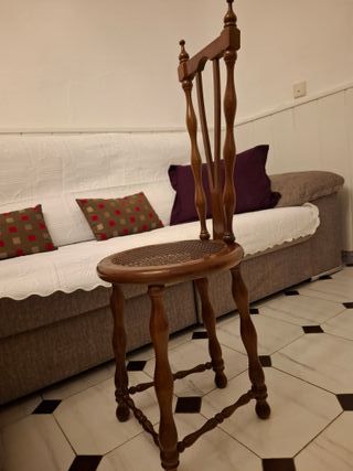 Silla de madera clásica estilo vintage