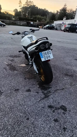 Moto Blanca Deportiva