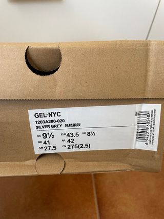 Zapatillas Asics Gel grises y plateadas