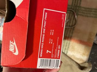 Zapatillas Nike Roshe Run flores tierra coral