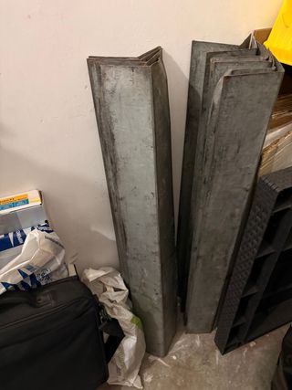 Cantoneras metálicas Son 12