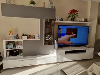 Mueble de salón modular gris y blanco