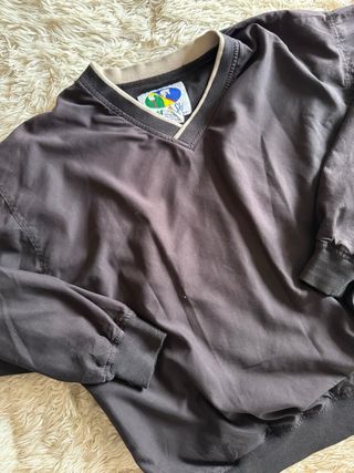 Sudadera cortavientos negra V-neck