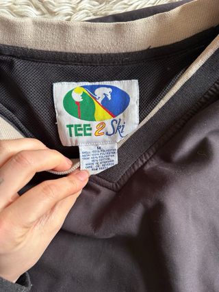 Sudadera cortavientos negra V-neck