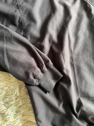 Sudadera cortavientos negra V-neck