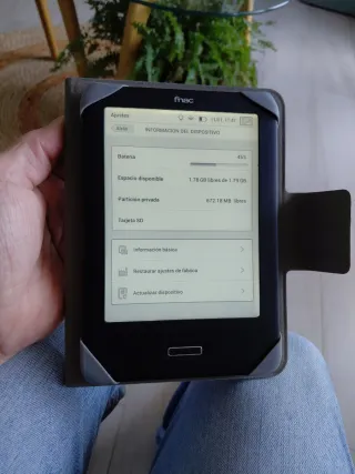 Libro electrónico con funda árbol multicolor