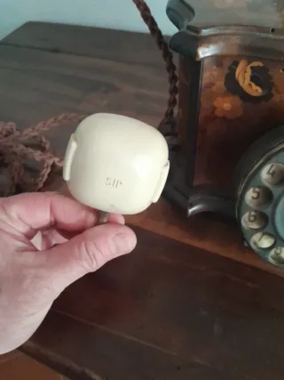 Telefono antico con disco combinatore