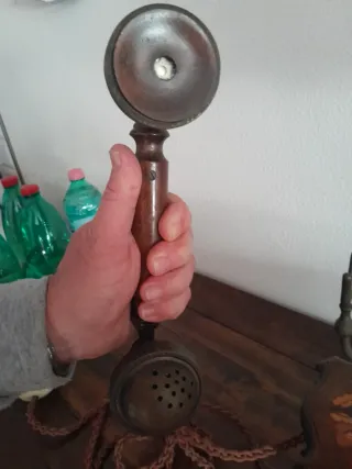 Telefono antico con disco combinatore