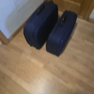 Maletas de viaje azul y negra