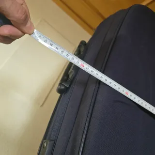 Maletas de viaje azul y negra