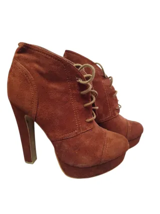 Botines de tacón con cordones