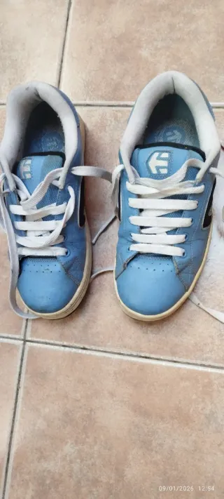 Zapatillas Etnies Azules y Blancas