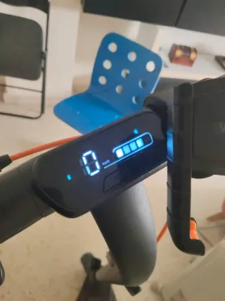 Patín Ninebot E2 Pro con soporte móvil y cargador