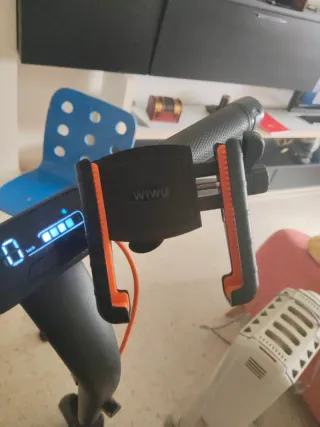 Patín Ninebot E2 Pro con soporte móvil y cargador