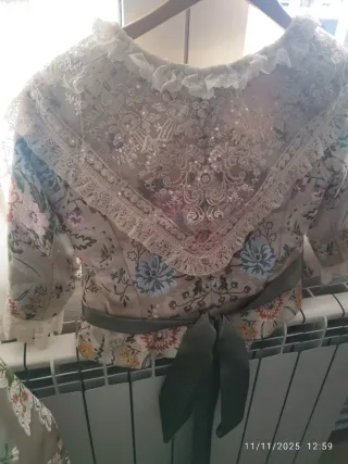 Trajes de Fallera granate y beig y Regalo camcam