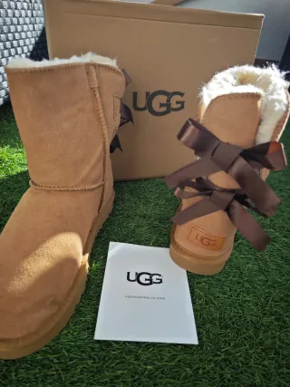 Botas UGG Beige Talla 38 con Lazos Marrones
