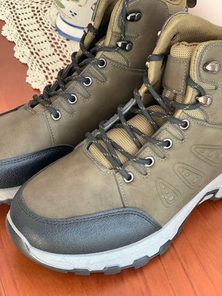 Botas de montaña chico talla 40