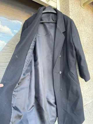 Abrigo negro clásico