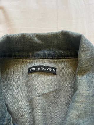 Giubbotto di jeans effetto strappato