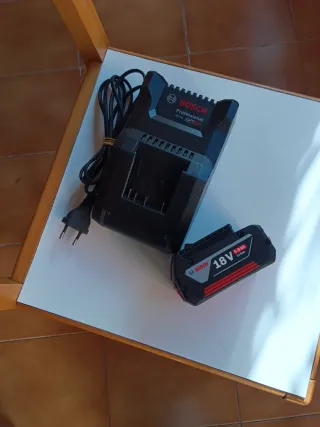CARGADOR BOSCH Y BATERÍA BOSCH 18V 5,0 AH