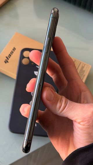 iPhone 11 Pro Max 256GB + 9 fundas + vidrio