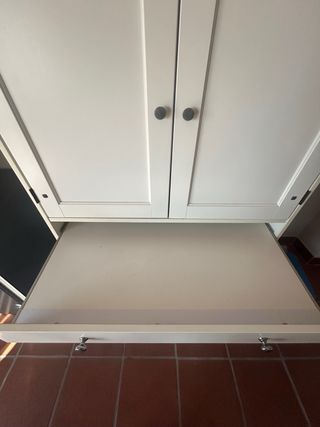 Mueble de madera blanco