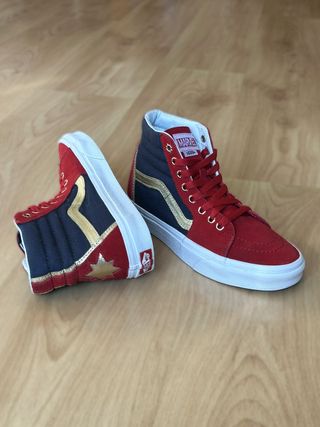 Zapatillas Vans x Marvel 37 SK8-Hi Captain Marvel
