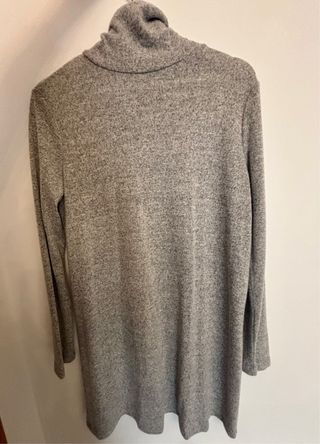 Vestido Stradivarius cuello alto gris