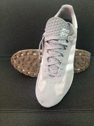 Zapatillas Adidas Grises y Blancas