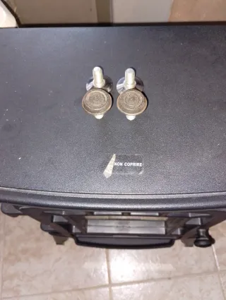 4 piedini regolabili