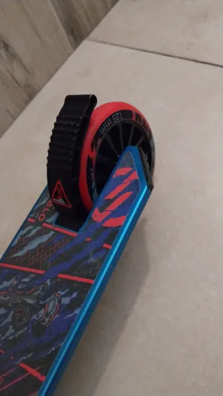 Patinete azul