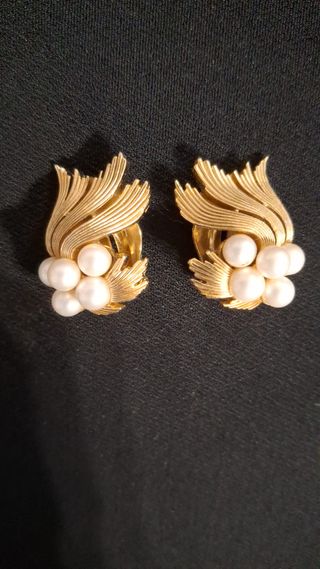 Pendientes vintage dorados con perlas