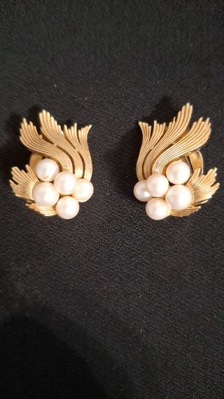 Pendientes vintage dorados con perlas