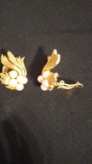 Pendientes vintage dorados con perlas