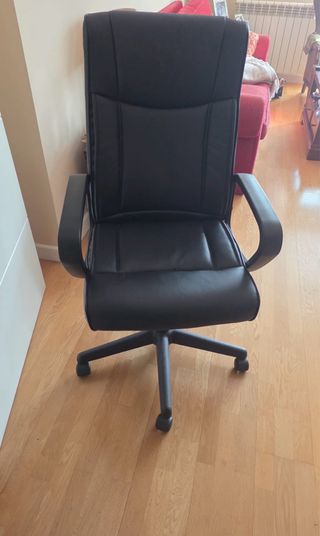 Sedia a rotelle nera