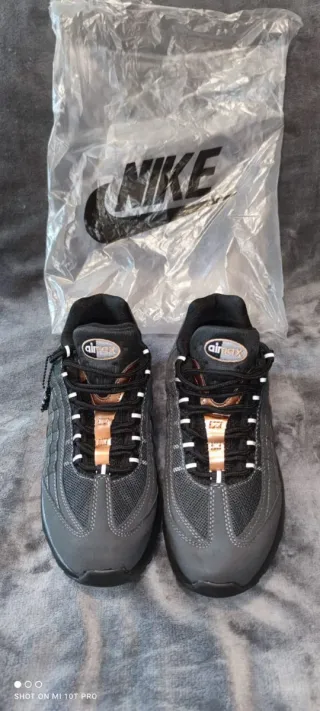 Zapatillas Nike Air Max 95 x Syna Negras Doradas
