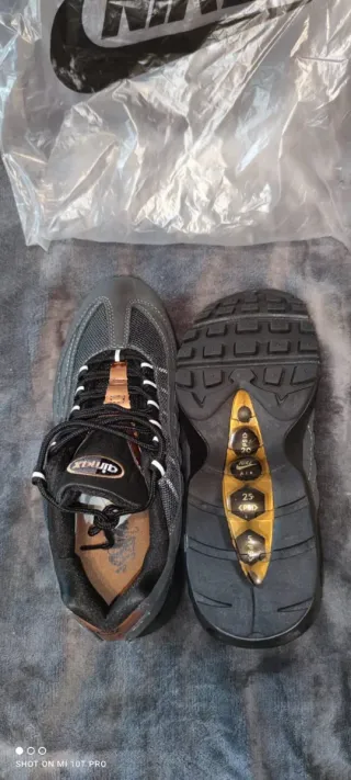 Zapatillas Nike Air Max 95 x Syna Negras Doradas